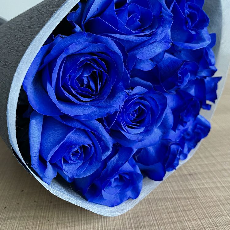 青いバラの花束 ダズンブーケ