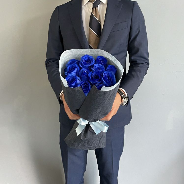 青いバラの花束 ダズンブーケ