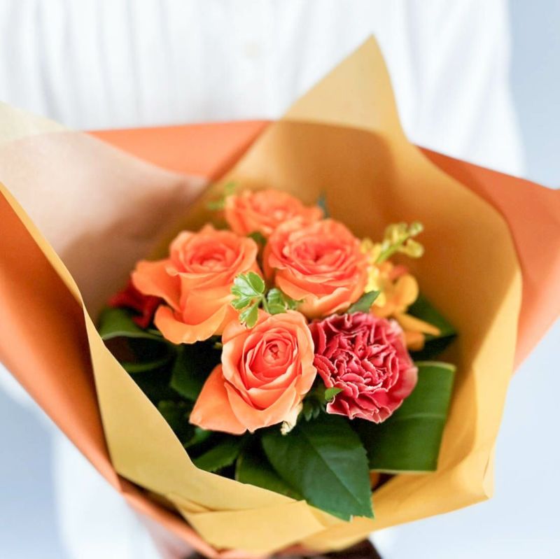 ベーシックギフト 花束 白とオレンジ プレゼント インテリア 花ZIUNKJEK イイハナ】EX花束「シャイニー・オランジェ」│花の翌日宅配はお