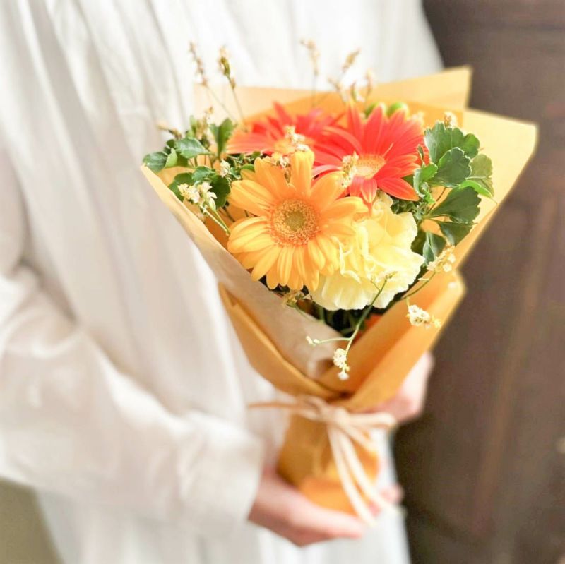 カジュアルギフト花束黄＆オレンジ リンクフローリスト